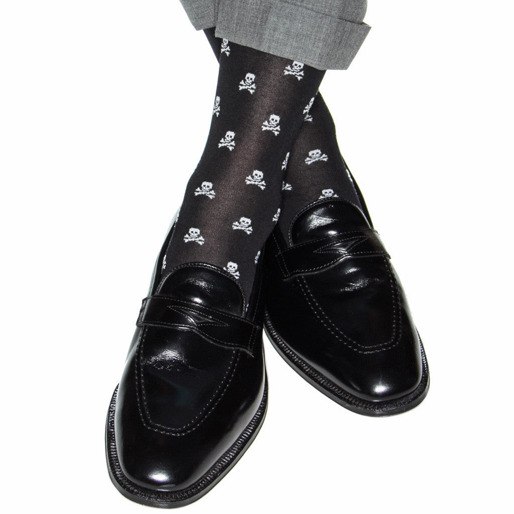 Black with White Skull and Crossbones Sock Linked Toe Mid-Calf