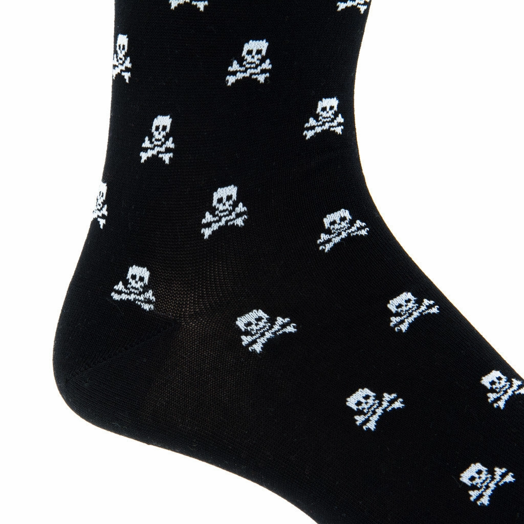 Black with White Skull and Crossbones Sock Linked Toe Mid-Calf