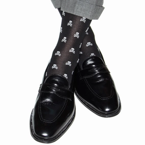 Black with White Skull and Crossbones Sock Linked Toe Mid-Calf