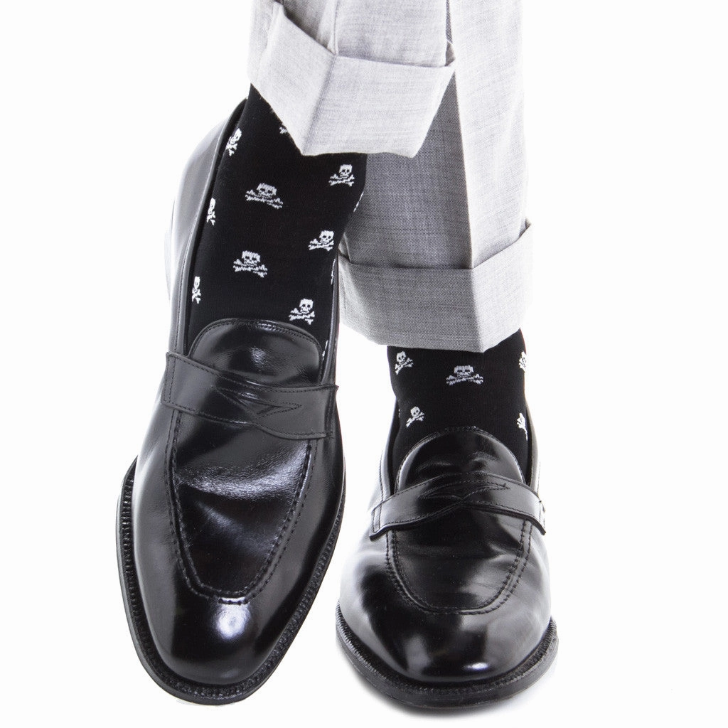 Black with White Skull and Crossbones Sock Linked Toe Mid-Calf