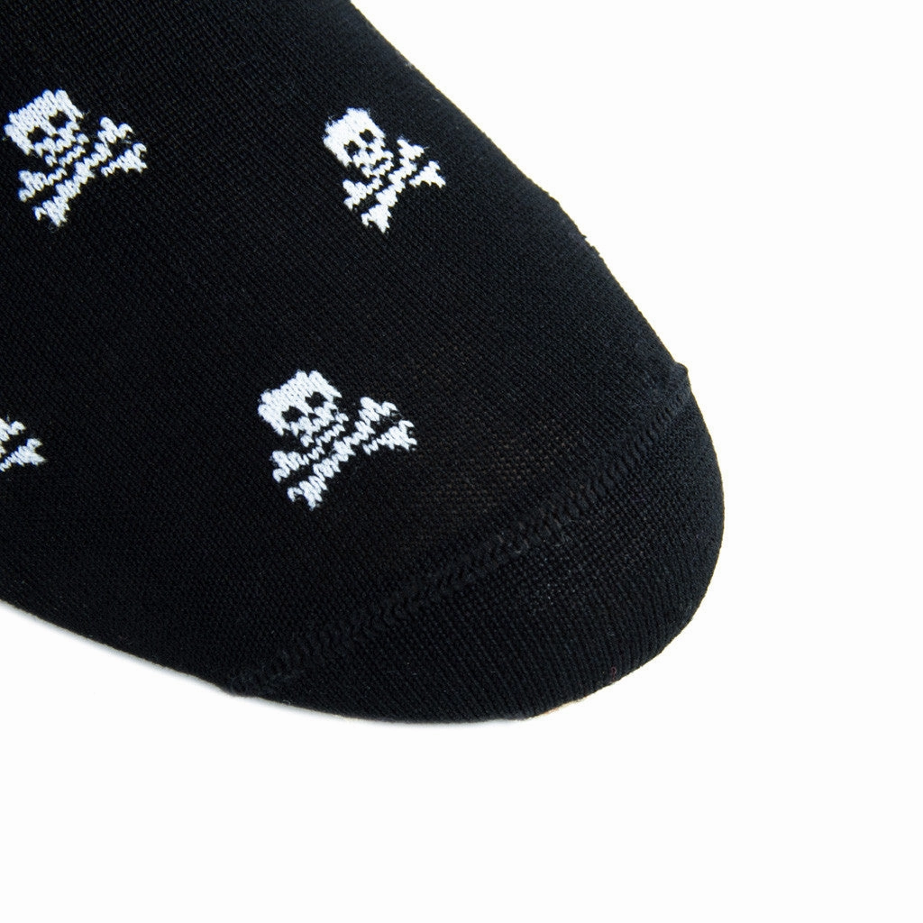 Black with White Skull and Crossbones Sock Linked Toe Mid-Calf