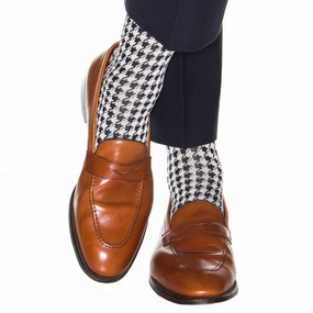 Classic Navy and Cream Large Houndstooth with Red Tipping Cotton Sock Linked Toe OTC